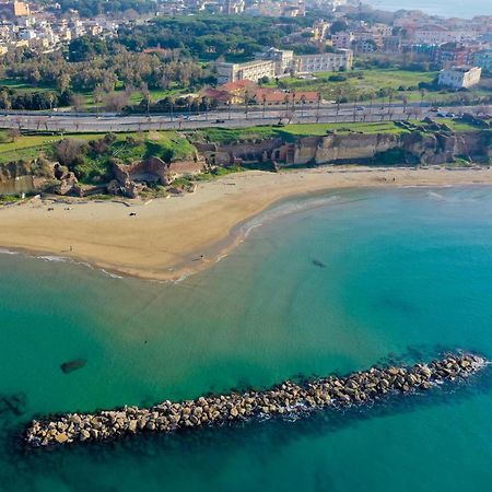The Shabby House - Charming Seaside Retreat In Central Anzio, Steps From Beach And Train Station Exterior foto