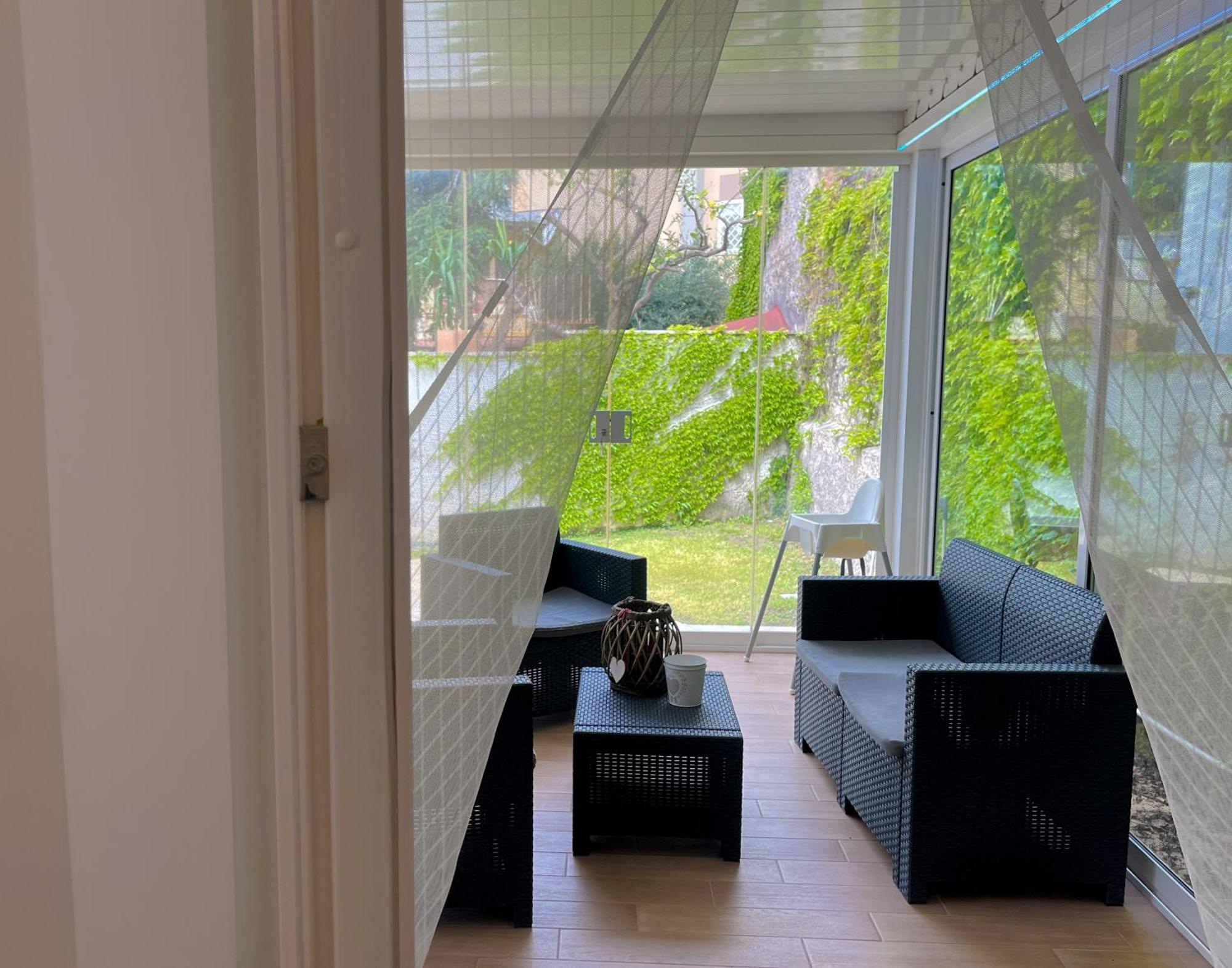 The Shabby House - Charming Seaside Retreat In Central Anzio, Steps From Beach And Train Station Exterior foto