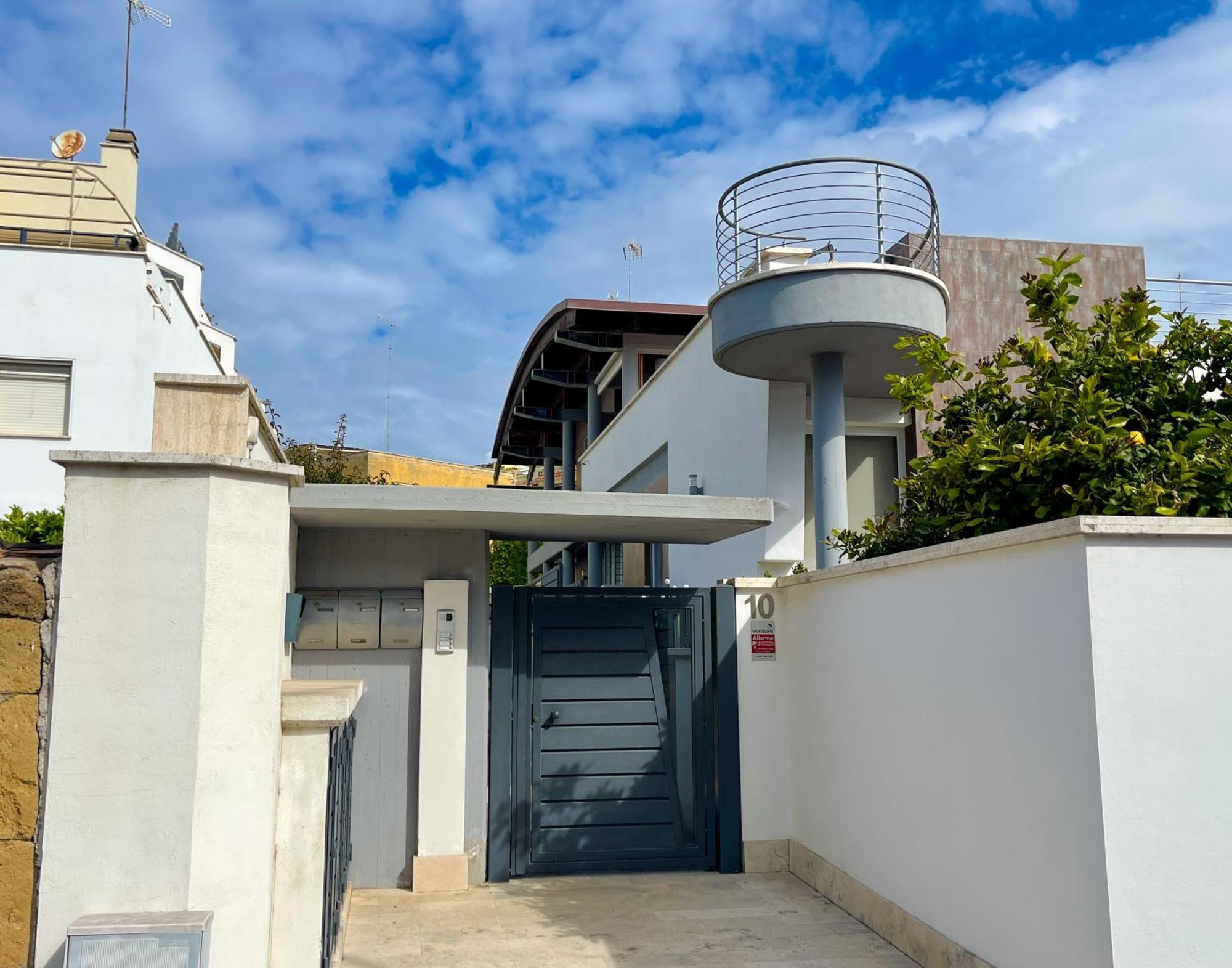 The Shabby House - Charming Seaside Retreat In Central Anzio, Steps From Beach And Train Station Exterior foto