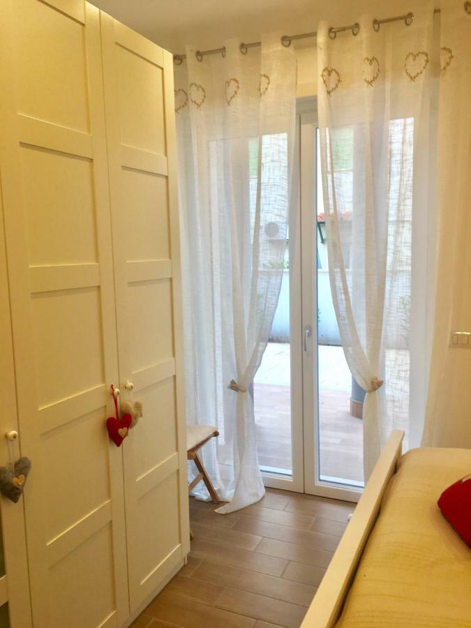 The Shabby House - Charming Seaside Retreat In Central Anzio, Steps From Beach And Train Station Exterior foto