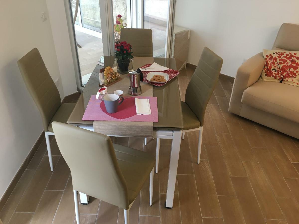The Shabby House - Charming Seaside Retreat In Central Anzio, Steps From Beach And Train Station Exterior foto