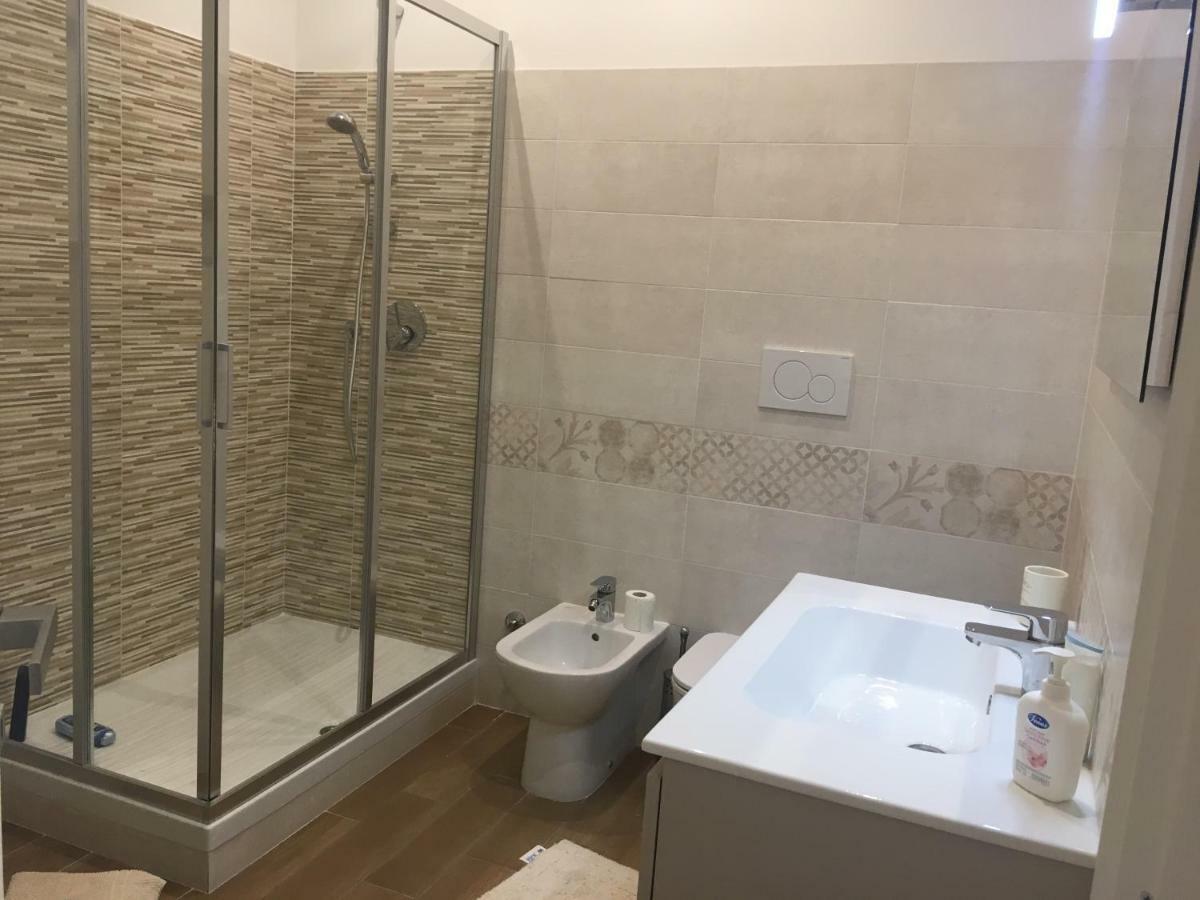 The Shabby House - Charming Seaside Retreat In Central Anzio, Steps From Beach And Train Station Exterior foto