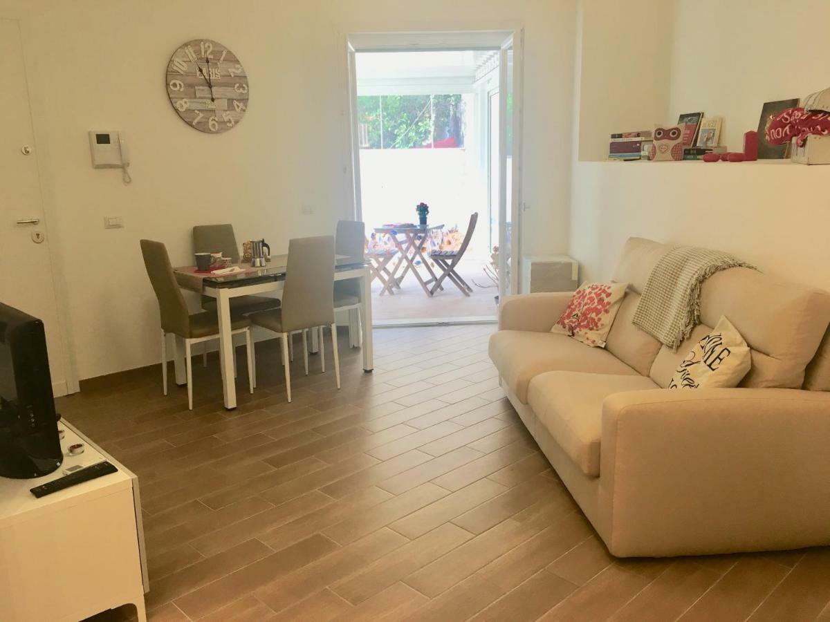 The Shabby House - Charming Seaside Retreat In Central Anzio, Steps From Beach And Train Station Exterior foto