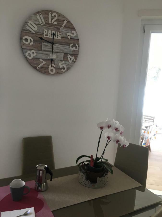 The Shabby House - Charming Seaside Retreat In Central Anzio, Steps From Beach And Train Station Exterior foto