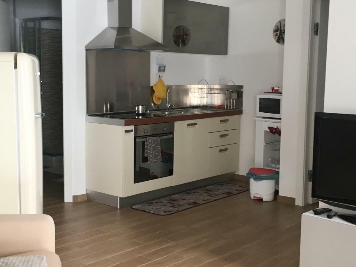 The Shabby House - Charming Seaside Retreat In Central Anzio, Steps From Beach And Train Station Exterior foto