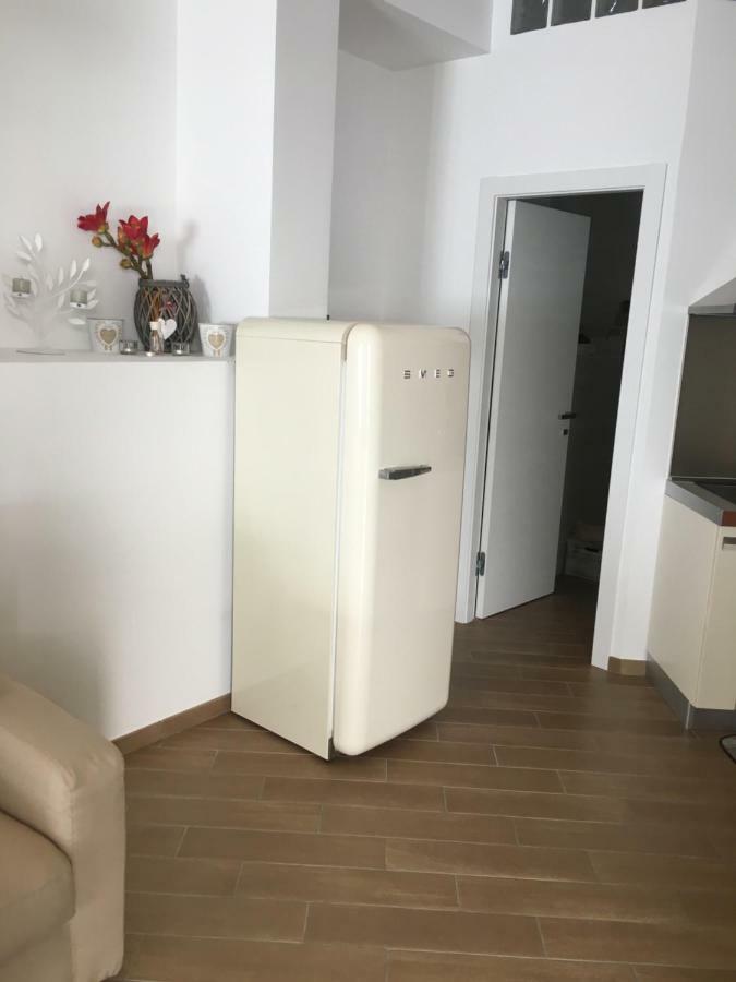 The Shabby House - Charming Seaside Retreat In Central Anzio, Steps From Beach And Train Station Exterior foto